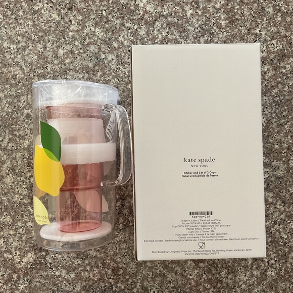 Kate Spade Lemon design Pitcher 58 oz and set of 2 cups 12 oz NIB - Picture 1 of 7